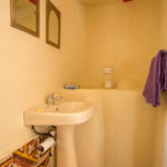 En-suite bathroom second bedroom of Gitsa Havansa at Finca Malinche, Nicaragua